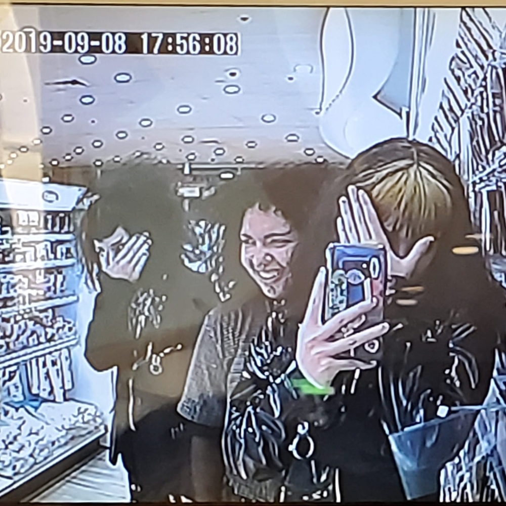 Meet your Posher, Kaya